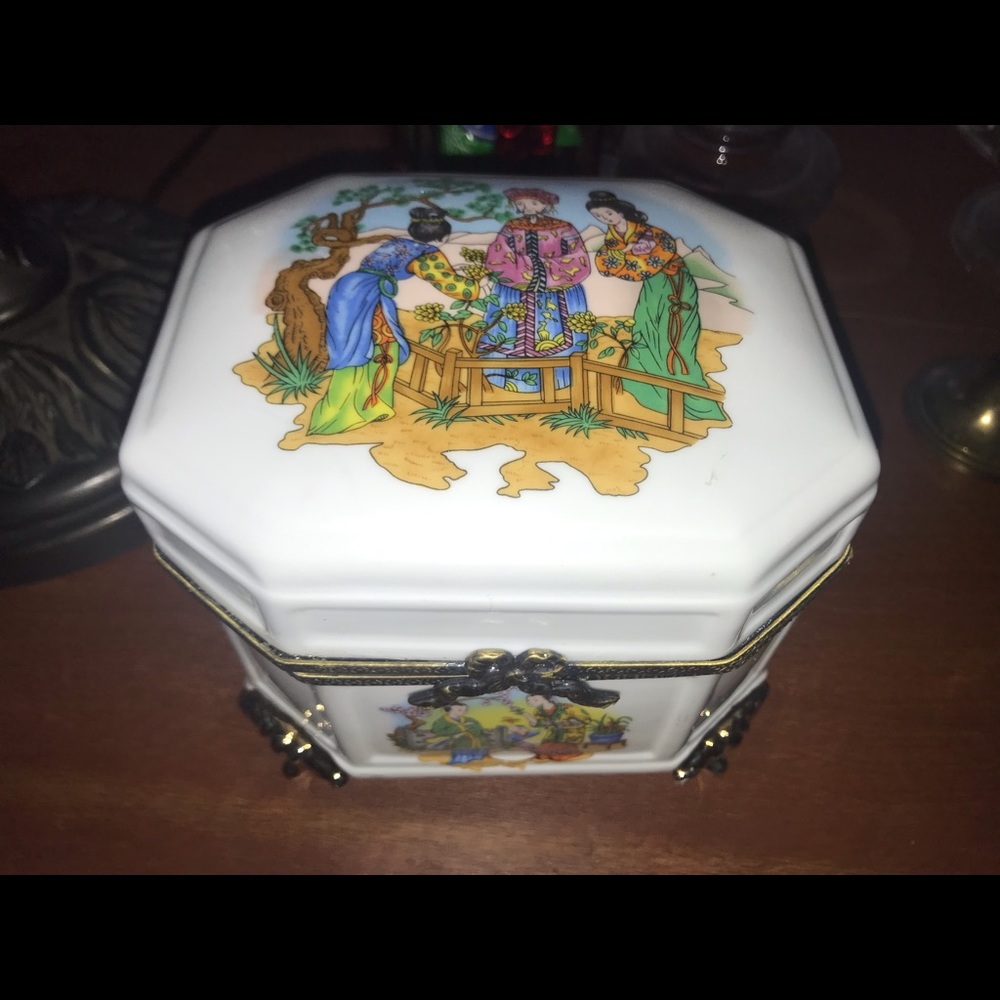 Vintage 2002 Made For You By Maxine Chinese Oriental Trinket Box Jewelry Holder